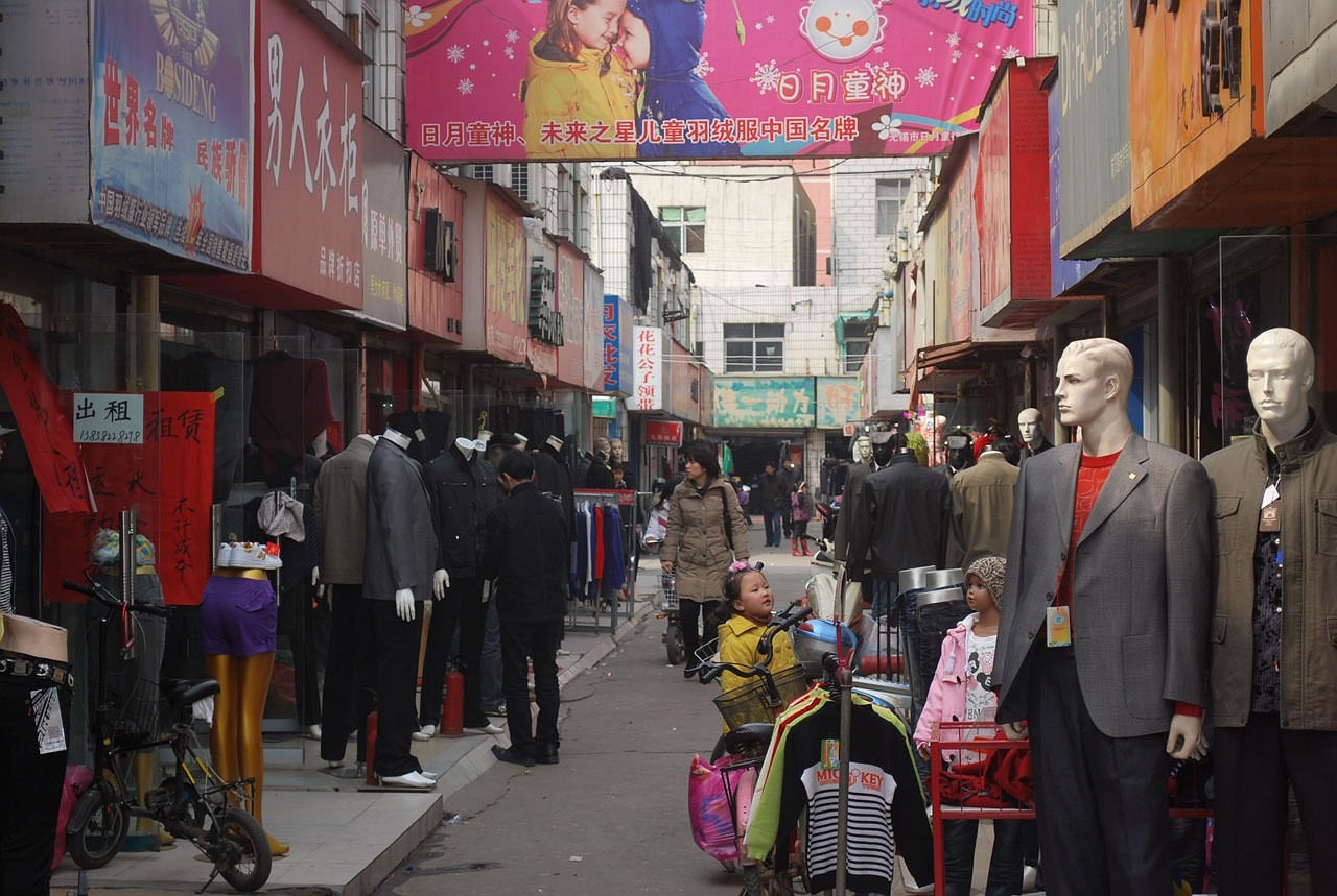 西安服装批发市场最新指南，一站式购物天堂